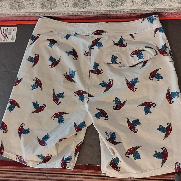 VANS Rager Boardshorts 8" Parrot Print Sz 33 see pics/read descrip - Picture 5 of 13